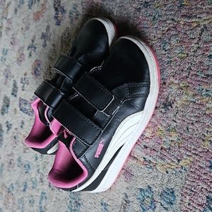 Puma toddler velcro pink & black sneakers sz10